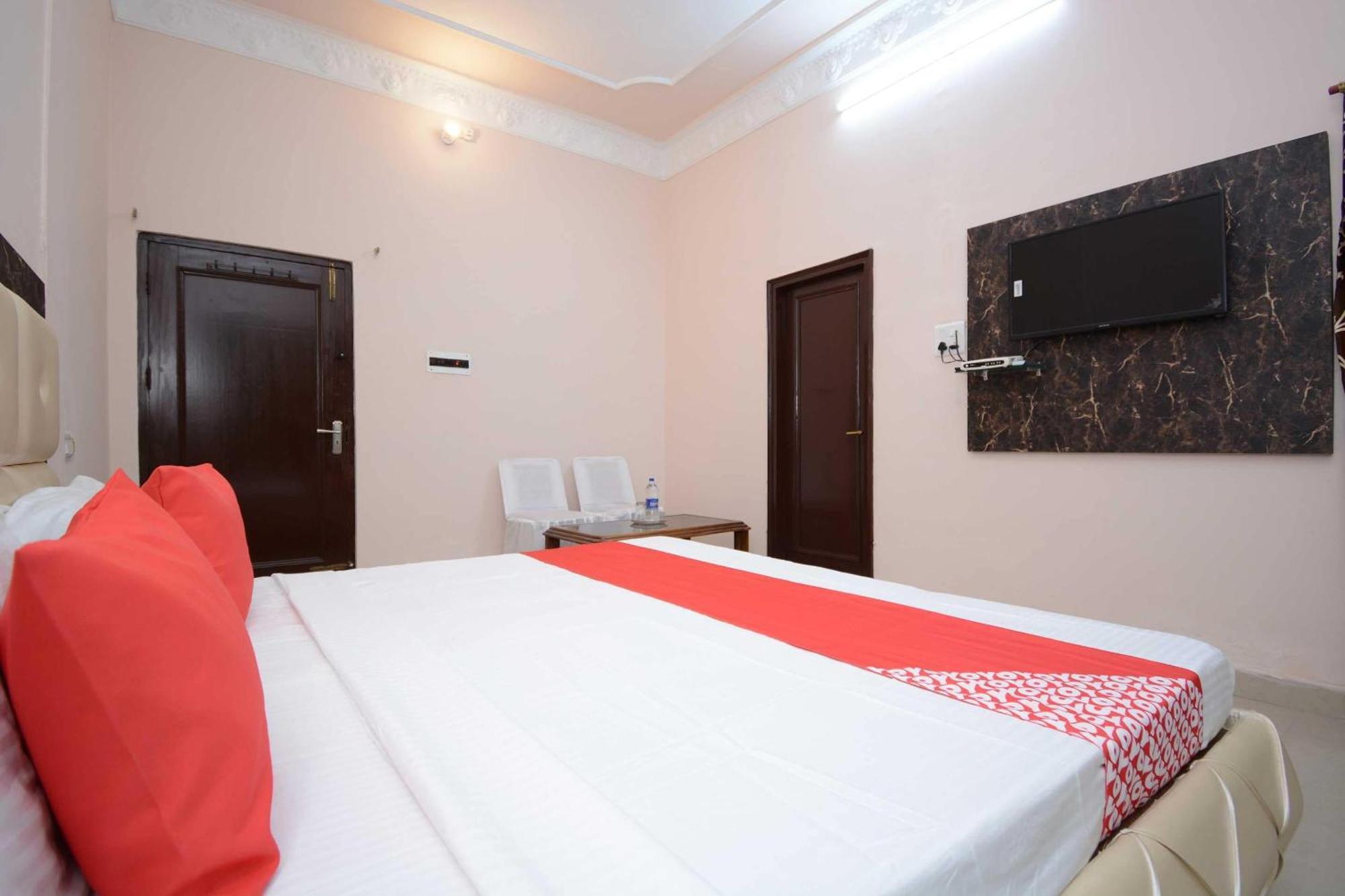 Hotel Asia Palace Pathānkot Esterno foto