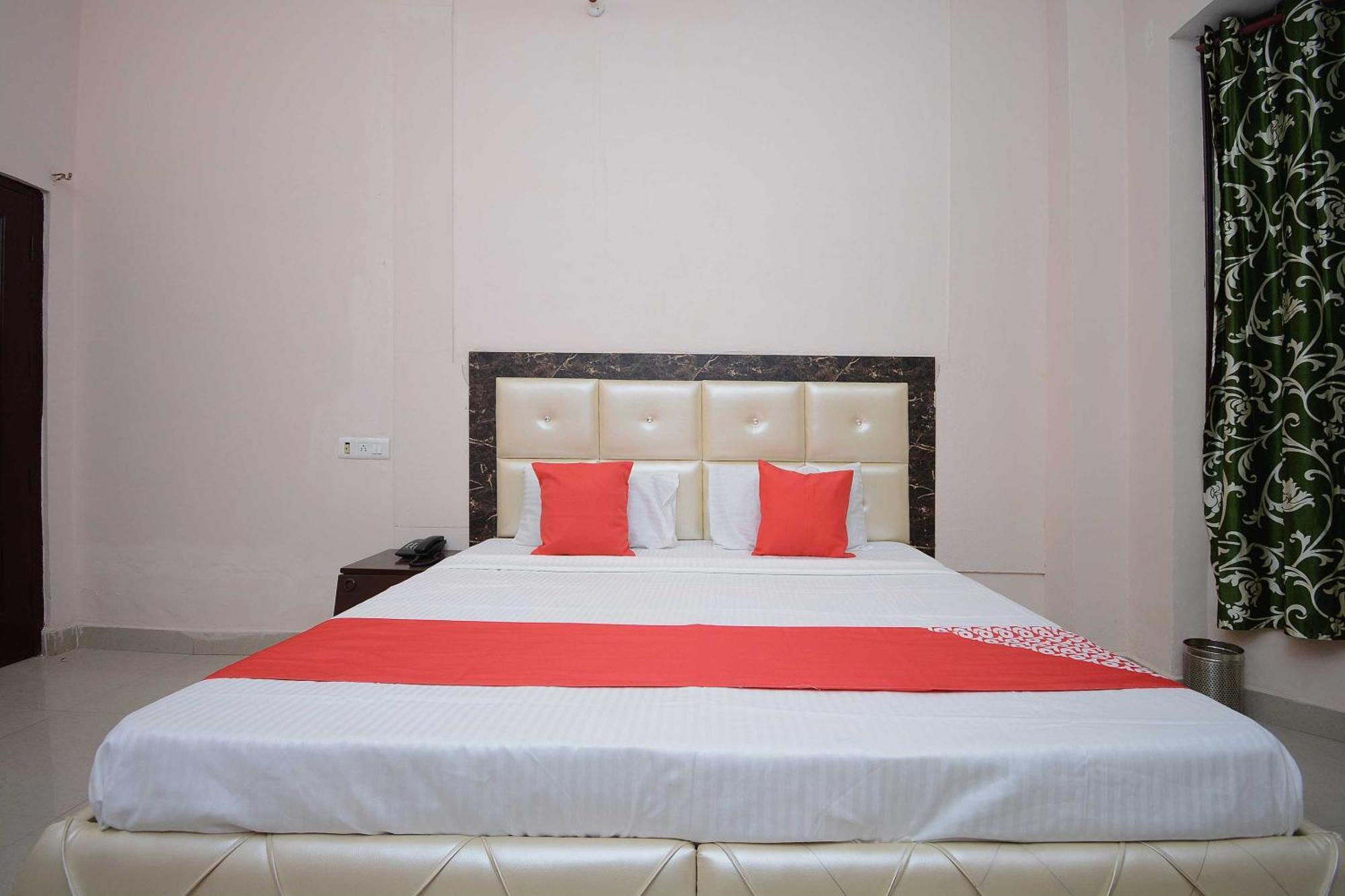 Hotel Asia Palace Pathānkot Esterno foto