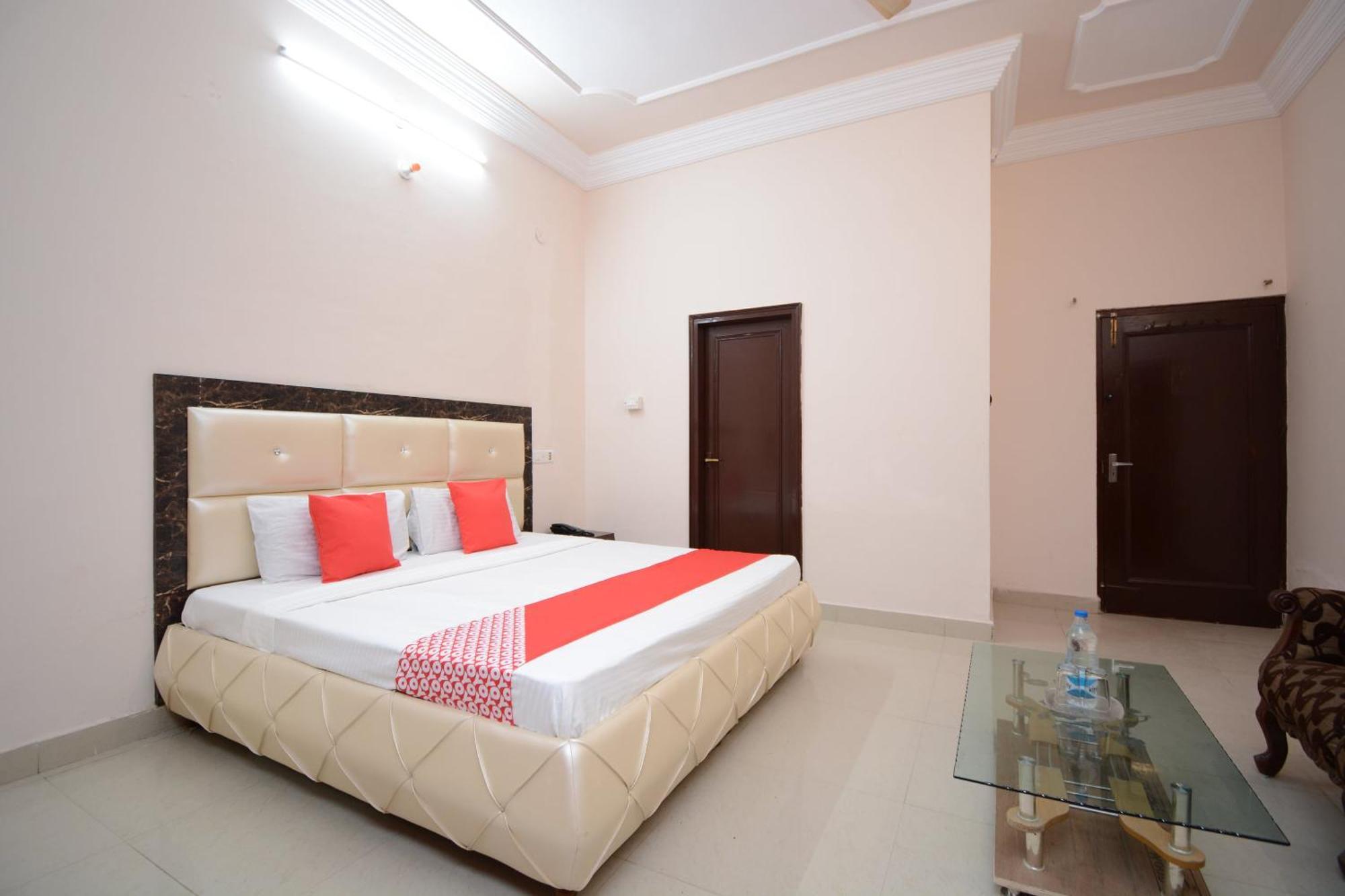 Hotel Asia Palace Pathānkot Esterno foto
